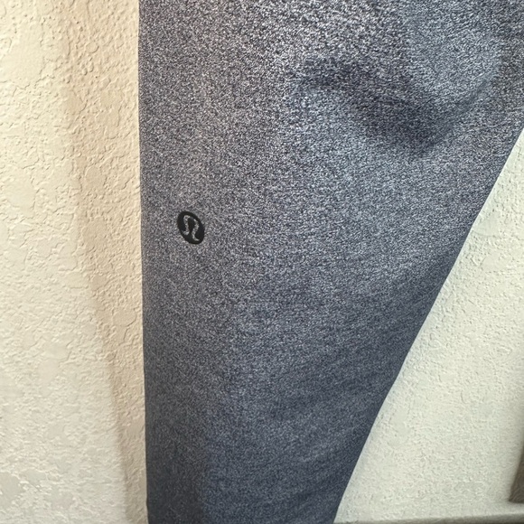 Lululemon On The Fly Pant 28" Heathered Black size 10 - Picture 4 of 6
